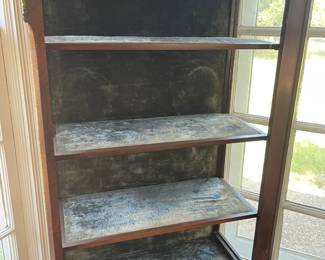 A close look at the French Vitrine