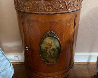 This is the matching commode