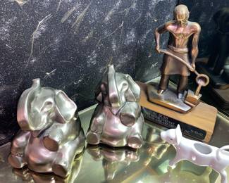 Metal elephant bookends