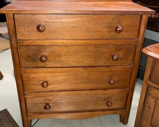 Child size /doll’s /salesman sample? 4 drawer dresser