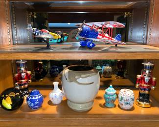 Assorted glad and ceramic smalls