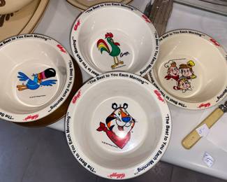 Set of 4 Kellogg’s cereal bowls with graphics