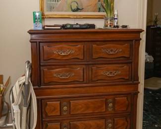 Chest of drawers
