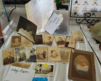 LOT OF VINTAGE PHOTOGRAPHS