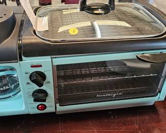 NOSTALGIA MINI STOVE WITH GRIDDLE & COFFEE POT