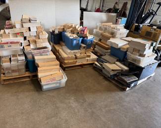 HUGE LOT OF TRADING CARDS