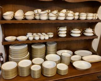 247 pieces. Wellesley. Haviland. France. Haviland & Co. Limoges.