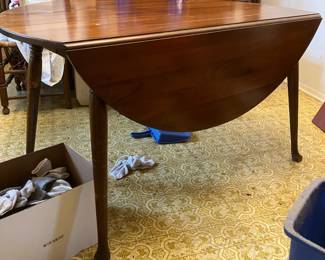 Dining Table. 4 Leaves. Custom Fit Pad. Two side fold down.