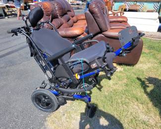 Reclining wheelchair