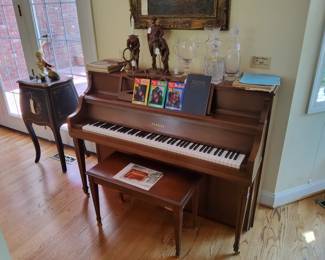 Yamaha Console Piano in American Walnut 
