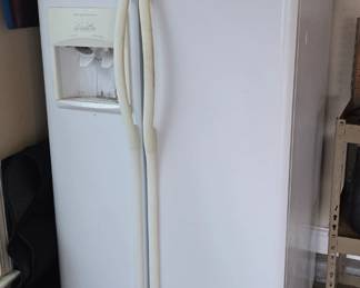Side-by-side Refrigerator