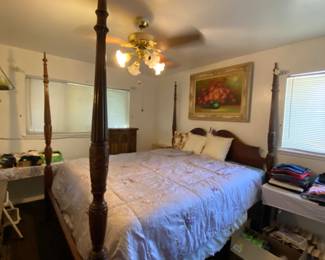 King size  Queen Anne pedestal bed. SOLID WOOD