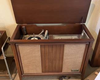 Vintage Zenith record player and stereo.