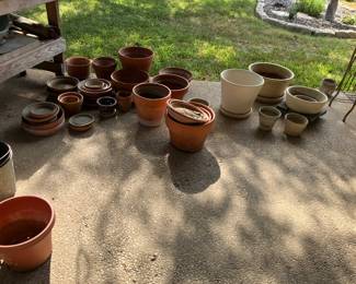 So many nice yard items. This is only a portion of the flower pots available. 