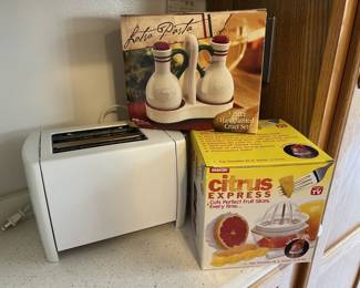 Lot 103 | Toaster, Cruet Set, Citrus Juicer Reamer
