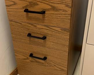 Lot 29 | 3 Drawer Desk Organizer Cabinet w Filing Drawer
