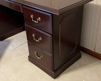 Lot 32 | Mahogany Finish Desk w Desk Chair Office
