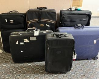 Lot 27 | Collection of Luggage Suitcases Carry On
