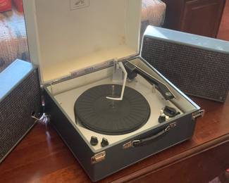 Vintage RCA Victor Solid State Stereo with speakers