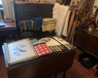 Drop leaf table with placemats and tablecloths