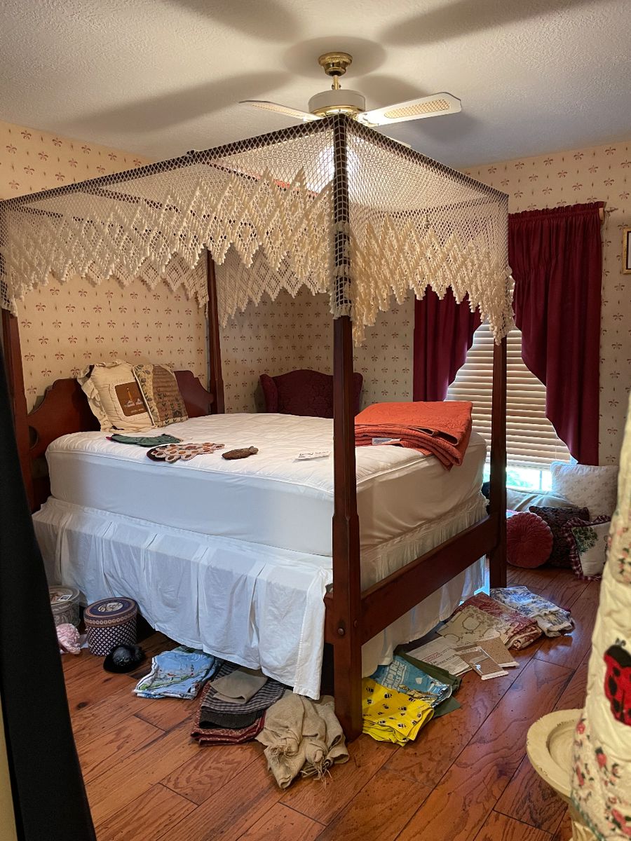 Pencil post full size bed