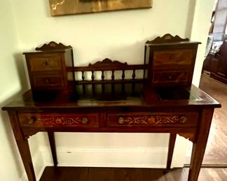 Beautiful and laid ladies desk