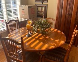 Ethan Allen Kitchen Table with 4 chairs