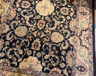 100% wool area rug: (6'3" x 3'10")