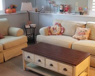 Broyhill sofa & loveseat