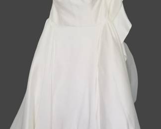 ALLURE ROMANCE WEDDING GOWN
Size 20 
Bust 42
Waist 36
Hips 42
Height 5'7"