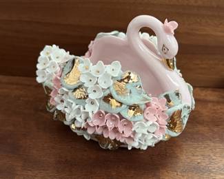 Lot 262 | Vintage Lefton Porcelain Swan w Flowers