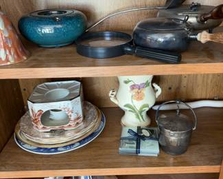 Lot 51 | Crumb Butlers Pottery Plates Vase