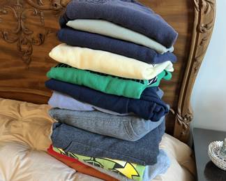 Lot 147 | Sweatshirts & Hoodies