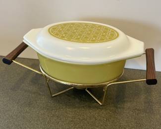 Lot 90 | Pyrex Wicker Basket Casserole & Stand