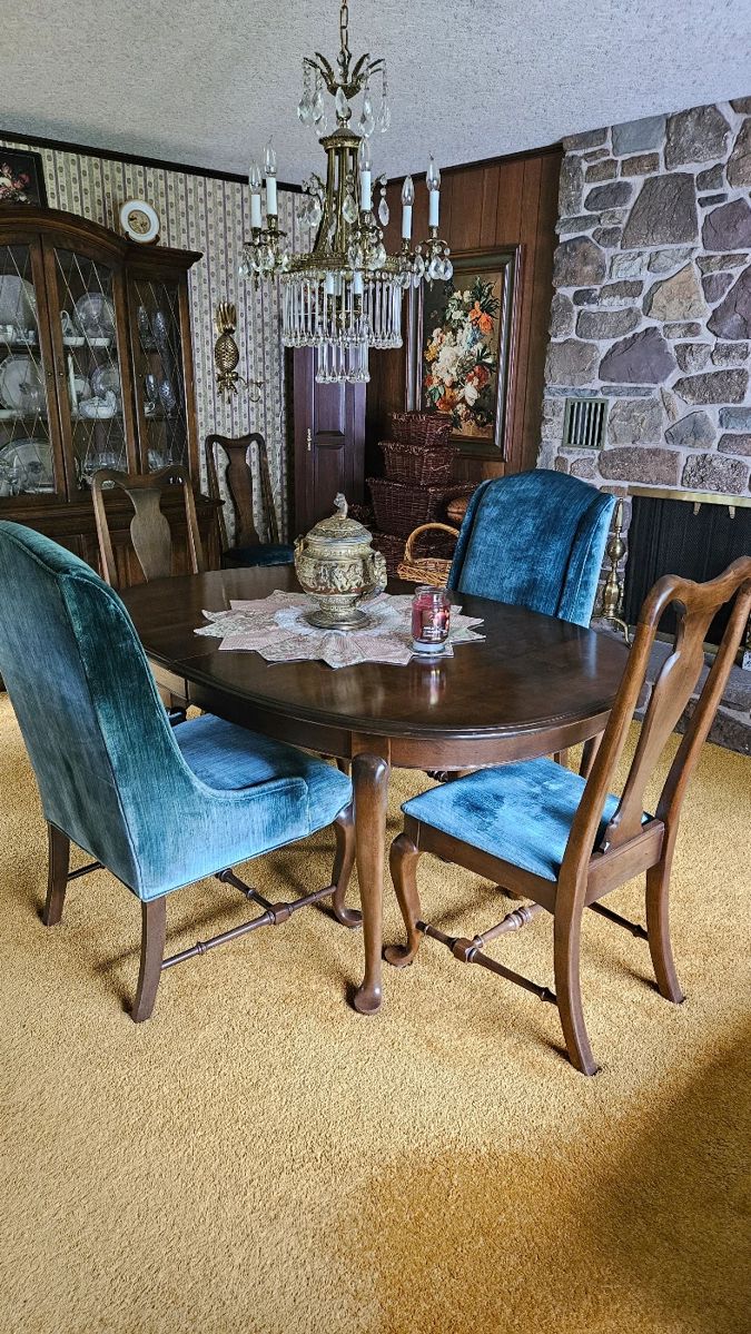 Dining Table w/crushed velvet chairs