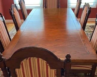 Dining Room set w/ 8 chairs