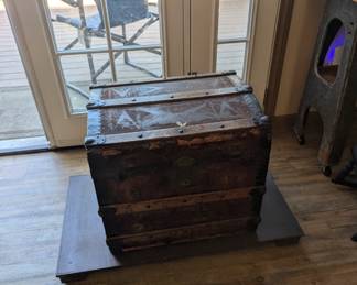 Vintage Trunk 