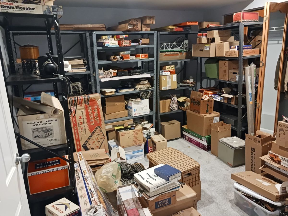 Vintage trains. Lionel brand and several others