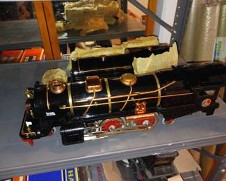Lionel locomotive and tender near mint condition build a loco