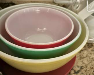 Set of 3 PYREX “Primary Colors” Nesting Mixing Bowls
