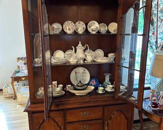 American Drew China Hutch