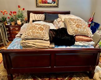 Queen sleigh bed