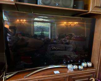 Samsung 65” curved LCD Smart tv