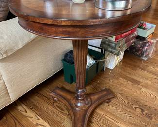 Pedestal table