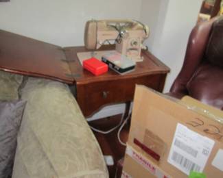 Sewing machine/cabinet