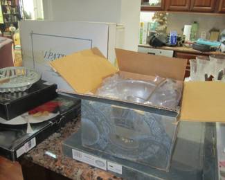 Boxed serving pieces