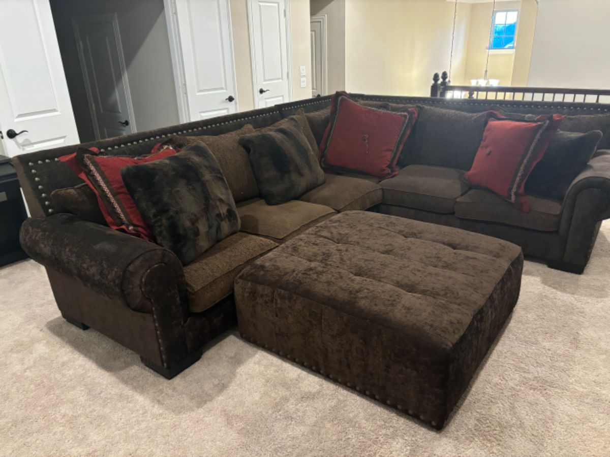 Beautiful Sectional. 128 x 100