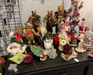 More Christmas Decor - look at the Cheetah and lion dolls!