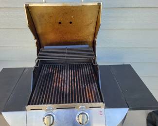 Charbroil Tru Infared Gas Grill w/Propane Bottle