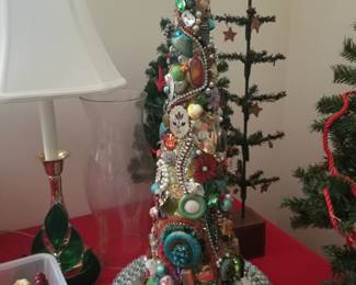 2nd floor bedroom, beautiful jewelry tree.